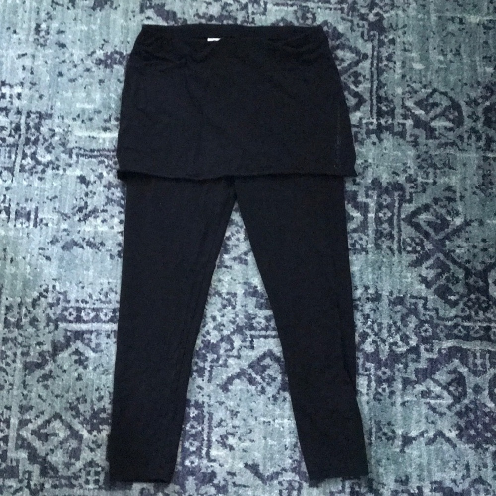 Calvin Klein Never worn performance capris